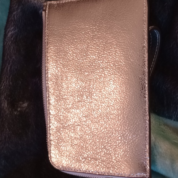 Kate Spade Lucy  small metallic wristlet nwt 31/2 x6 retails for 99$ - Picture 3 of 8
